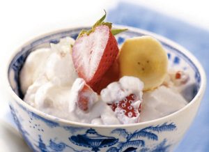 Italian-breakfast-yogurt-fruits